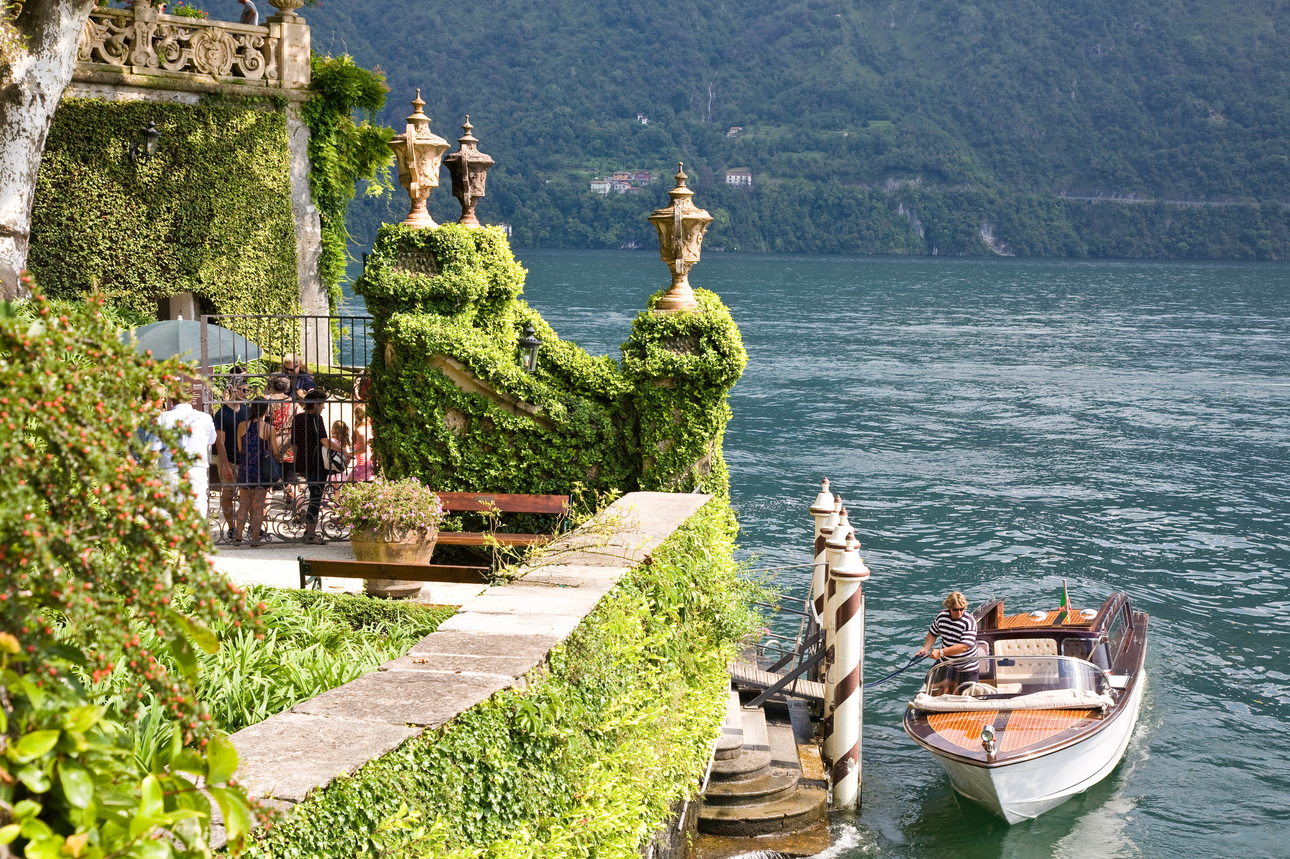 Lombardia Ingresso alla Villa Balbianello sul lago di Como © imagesef/Shutterstock