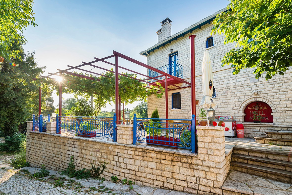 Monodéndri, Vítsa e Áno Pediná