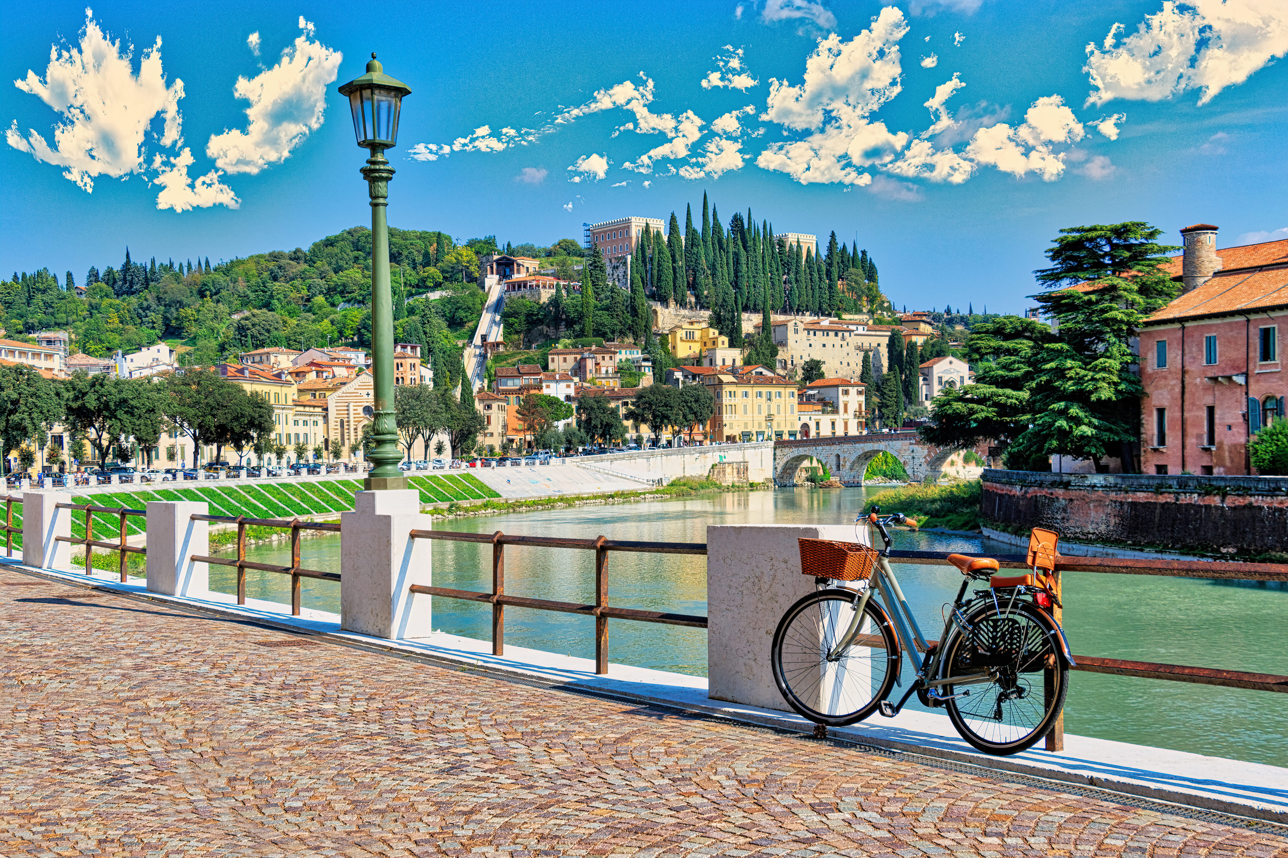 Veneto Sponda dell’Adige a Verona © Giordano Nicola/Shutterstock