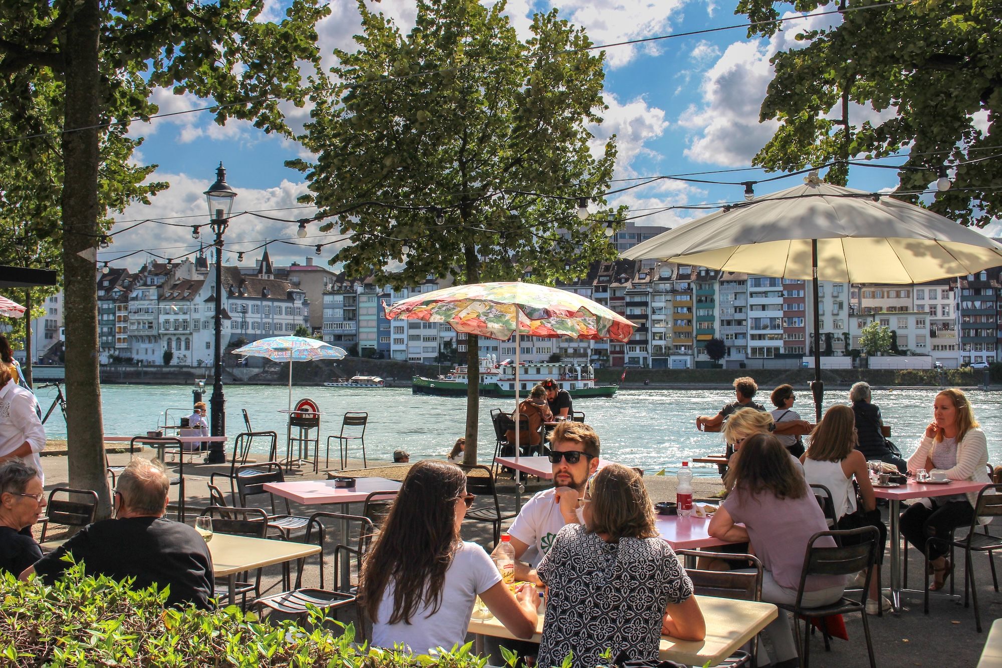 Basilea è un’ottima città dove rilassarsi lungo al fiume ©cktravels.com/Shutterstock