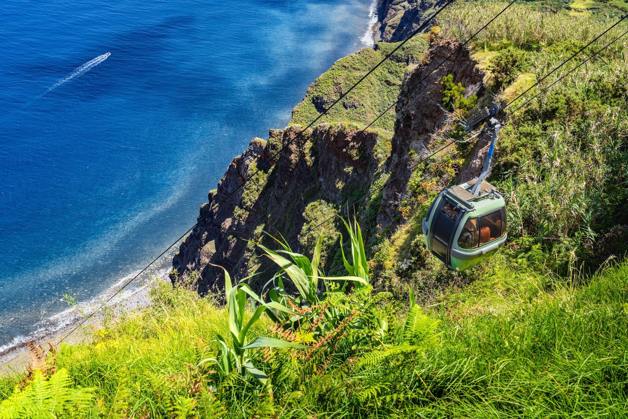 Il Teleférico das Achadas da Cruz, una delle funivie più ripide d’Europa ©Photosbypatrik/Shutterstock