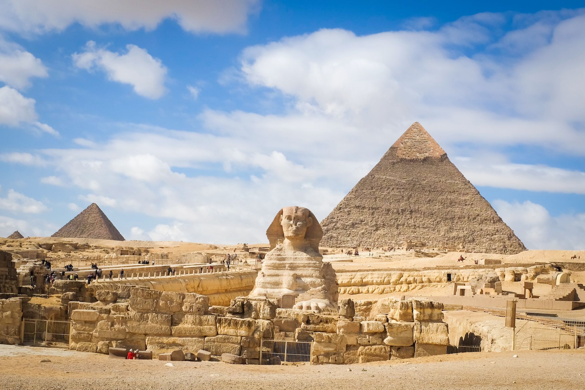 Iniziate il vostro tour dalle Piramidi di Giza © Orhan Cam / Shutterstock
