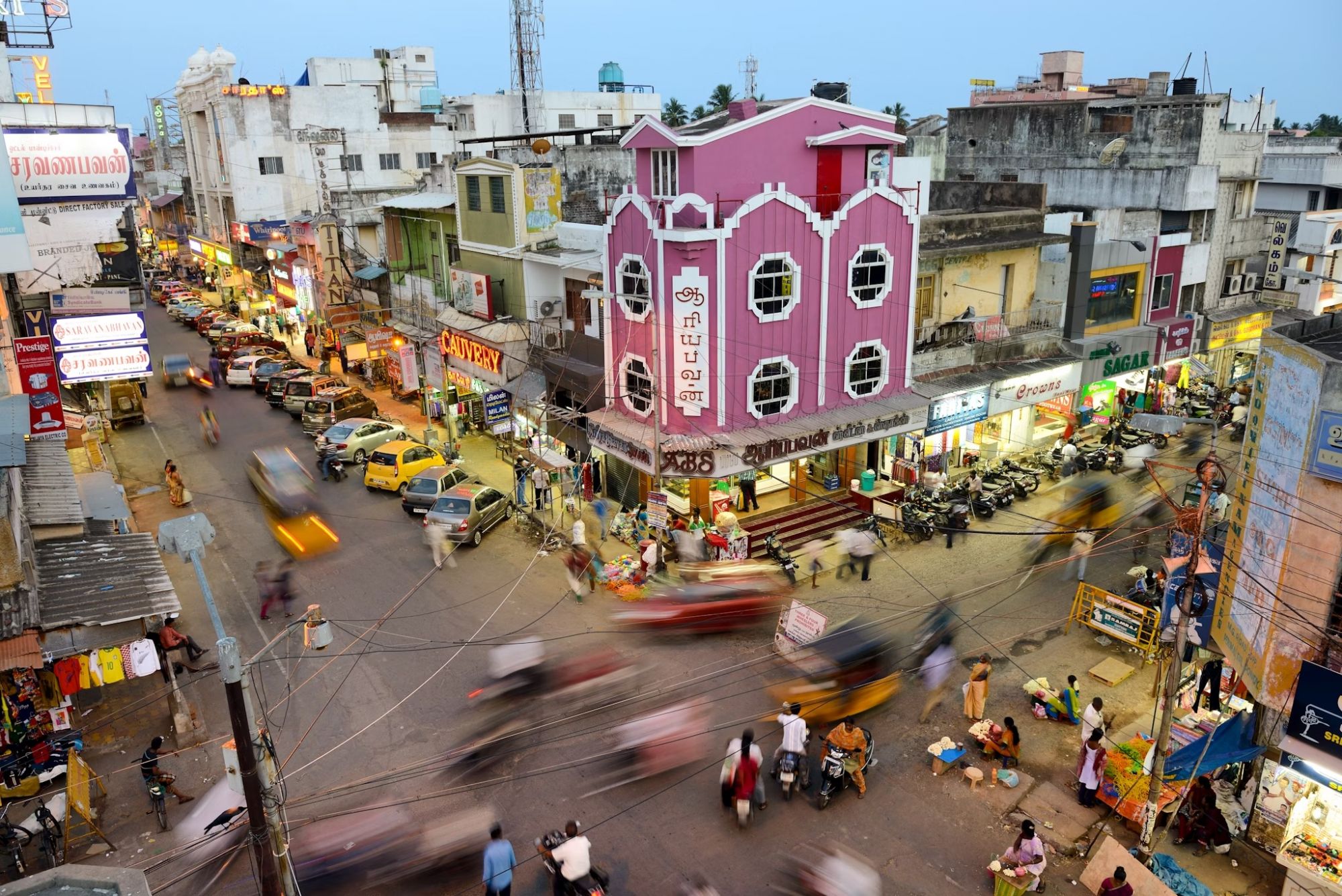 Esplorare le strade trafficate di Pondicherry su due ruote è un vero piacere © Frédéric Soltan / Corbis via Getty Images