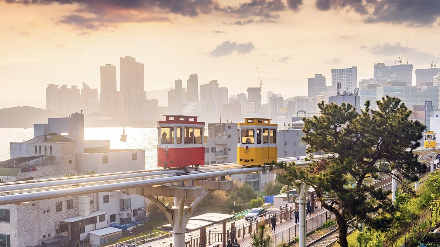I trasporti pubblici coreani – qui lo Sky Capsule di Busan – sono ammirati in tutto il mondo © By f11photo / Shutterstock