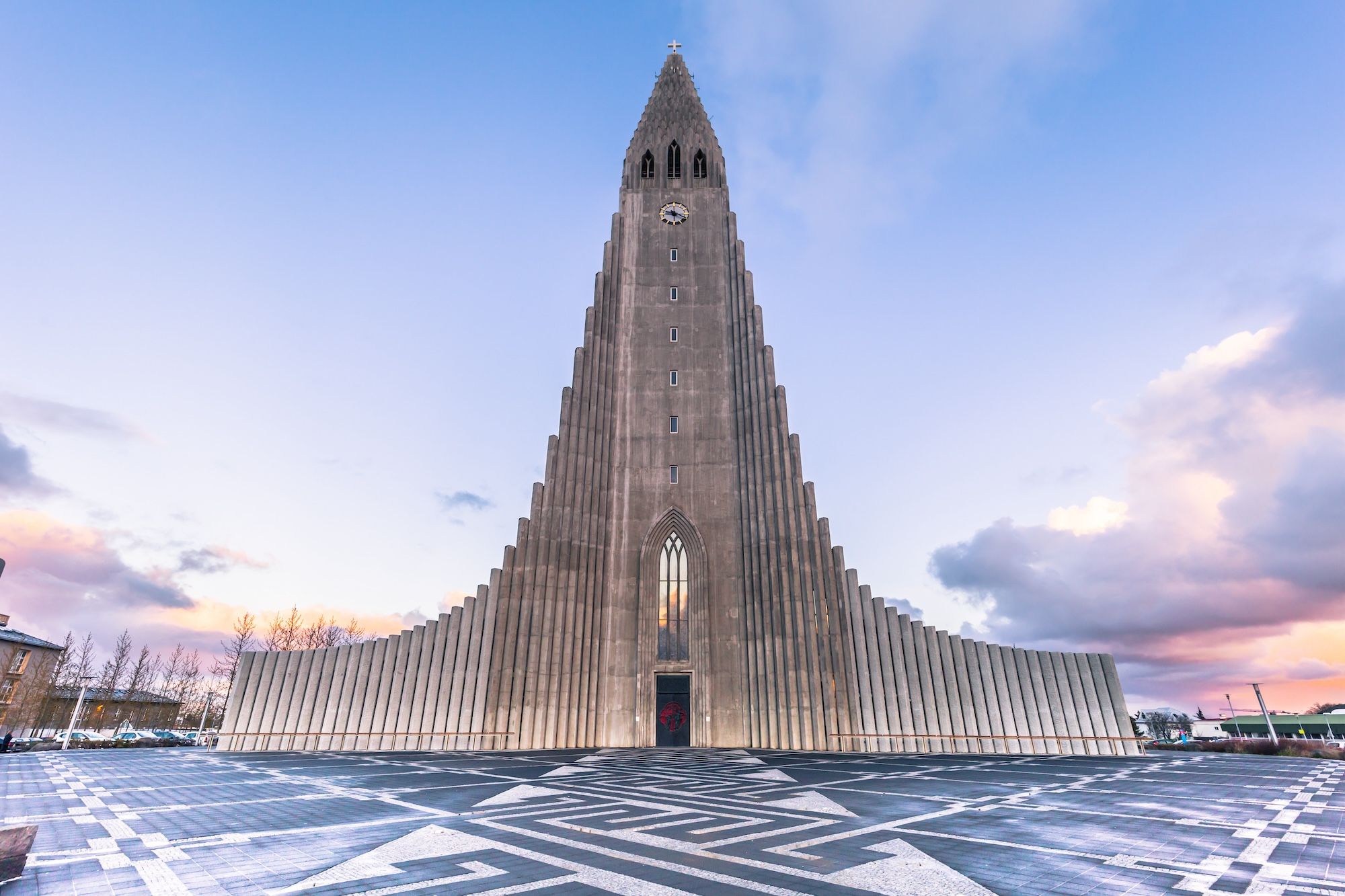 Esterno della chiesa Hallgrimskirkja nel centro di Reykjavik. ©RPBaiao/Shutterstock
