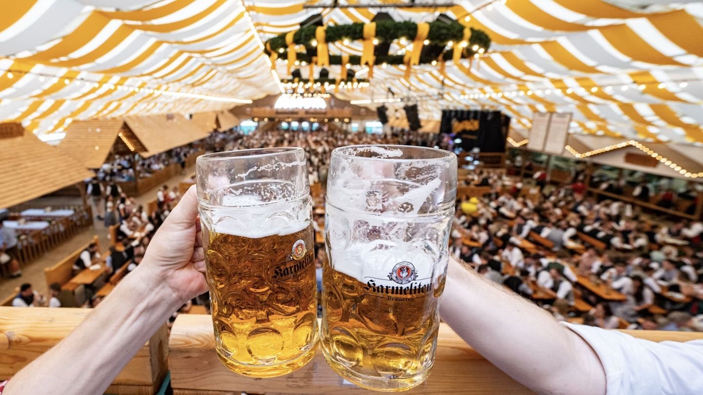 L’annuale Gäubodenvolksfest nella cittadina di Straubing è il secondo festival della birra più grande della Baviera, dopo l’Oktoberfest. Armin Weigel