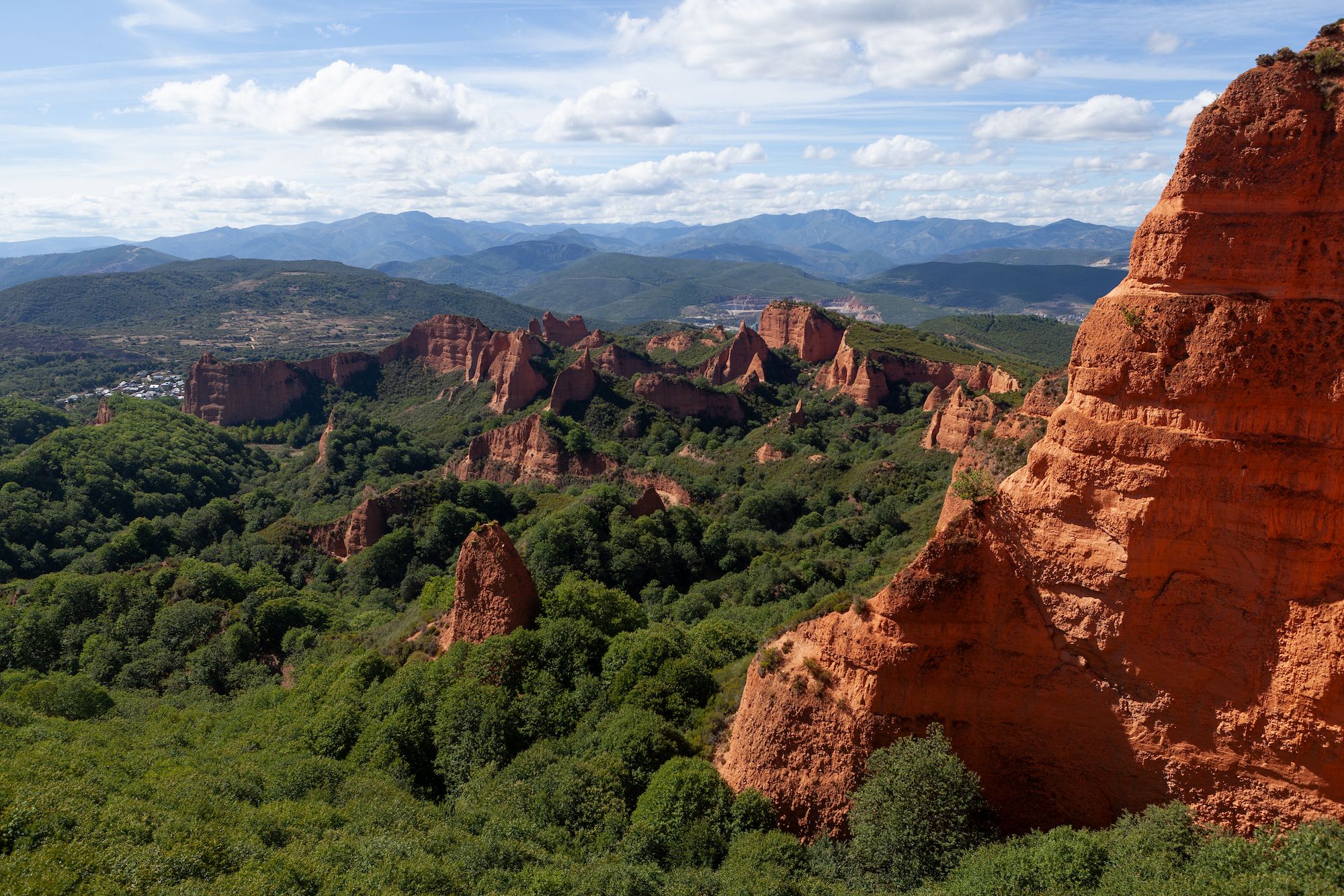 Le tinte rosse del paesaggio di Las Médulas ©Gastao Fiandeiro