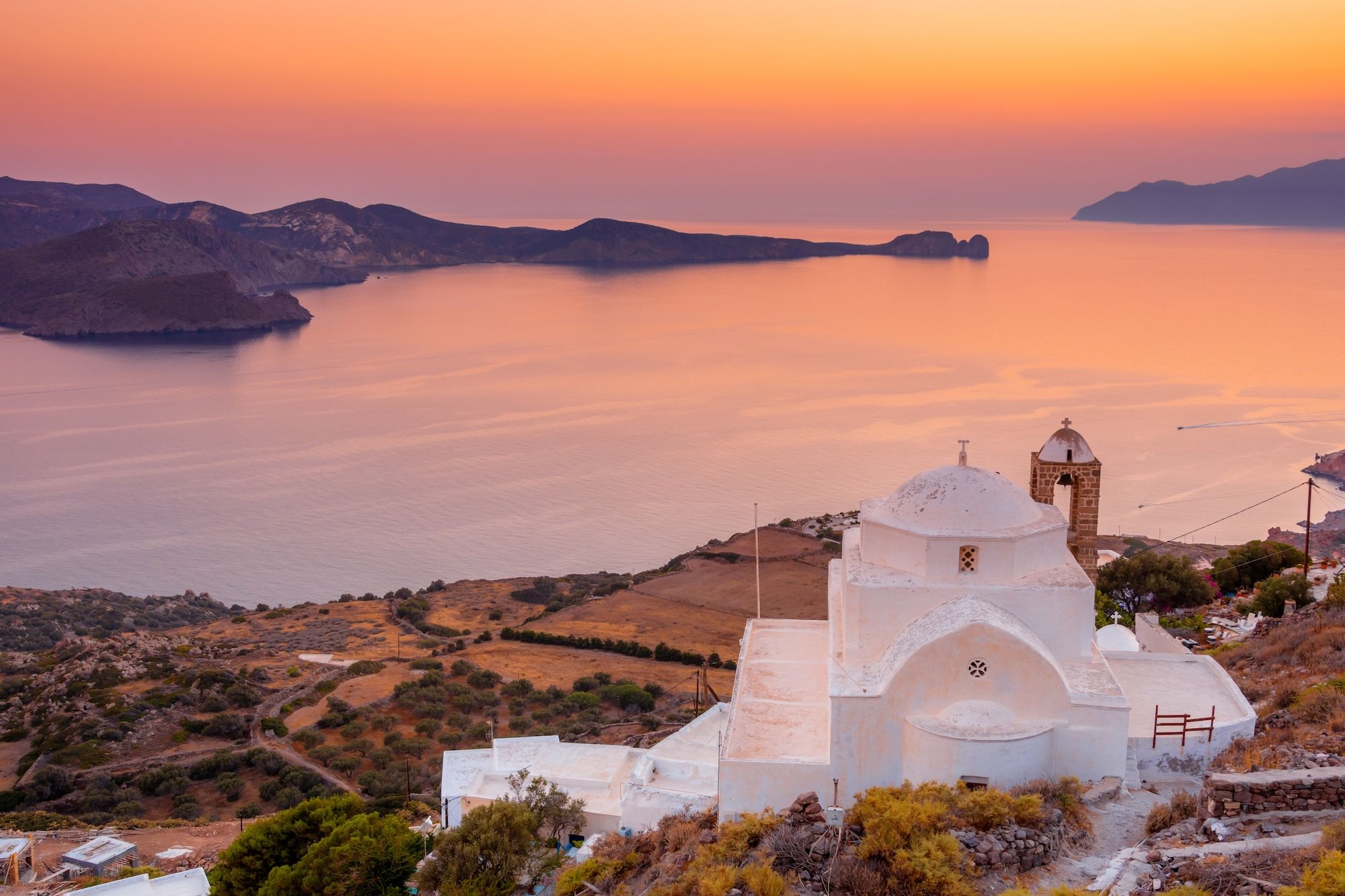 Il tramonto di Milos da Plaka ©Georgios Tsichlis /Shutterstock