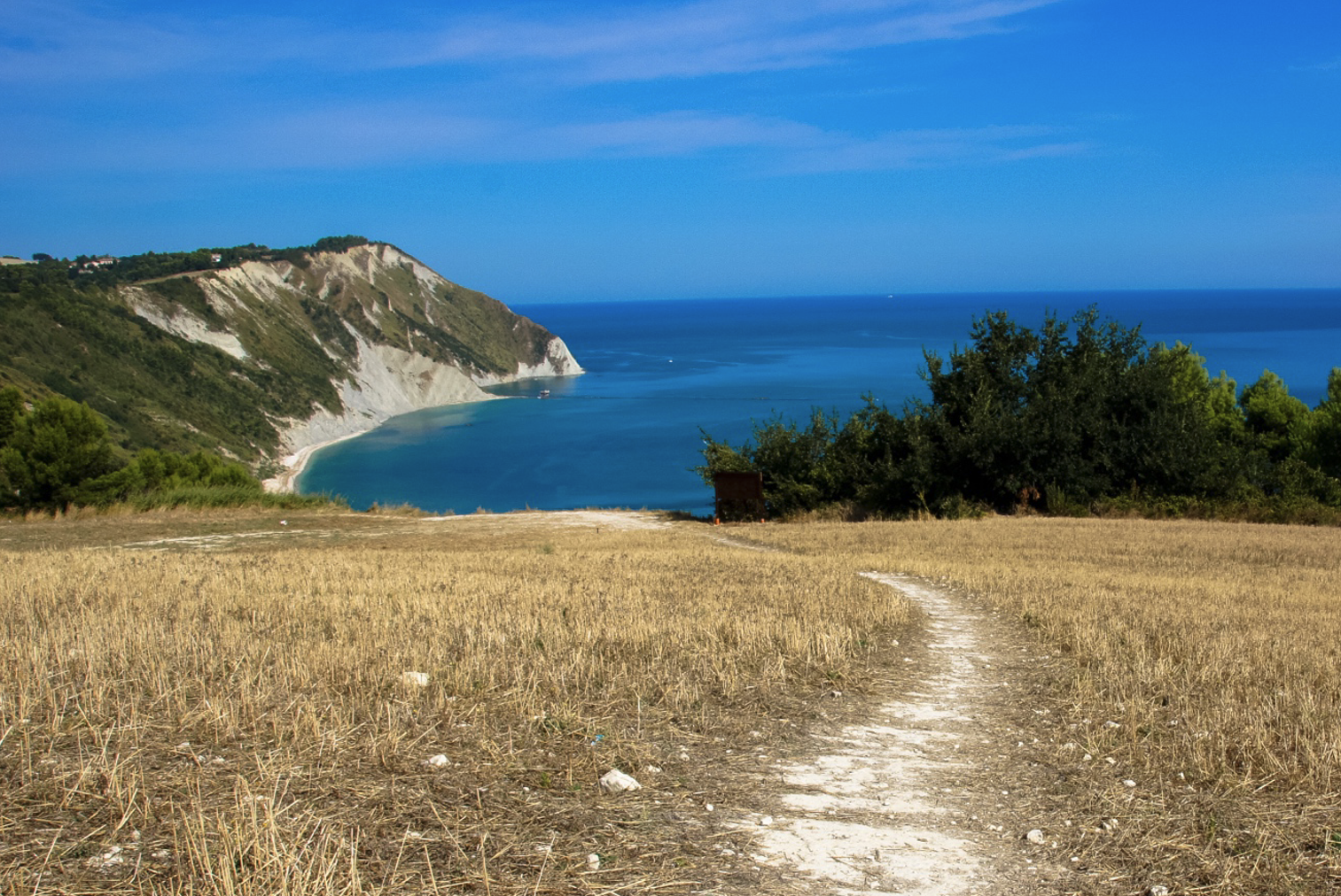 Un sentiero nel Parco del Conero. Credits Lukasz Ropczynski / Shutterstock