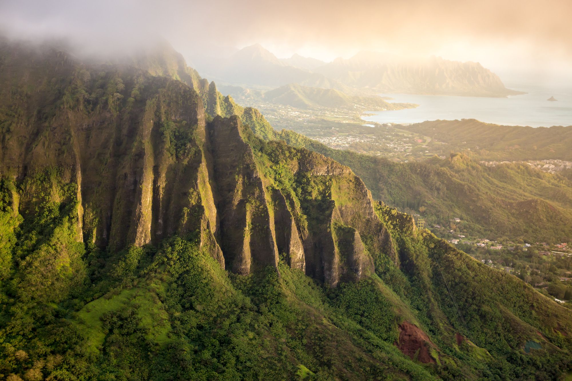 Dalla cima della catena montuosa di Koolau, sull'isola di Oahu, nelle Hawaii