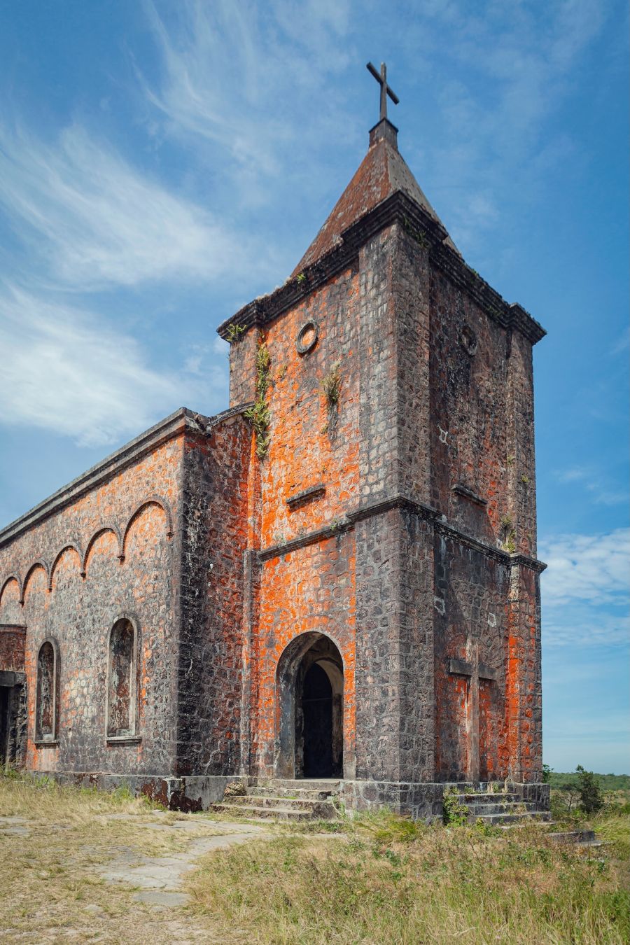 Una chiesa abbandonata a Bokor © Kanyshev Andrey /Shutterstock