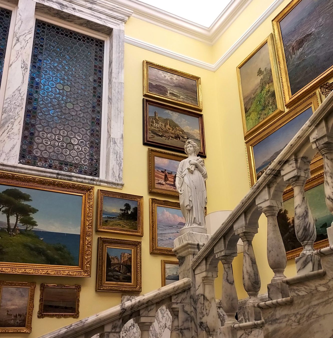 I grandiosi interni di Villa della Pergola