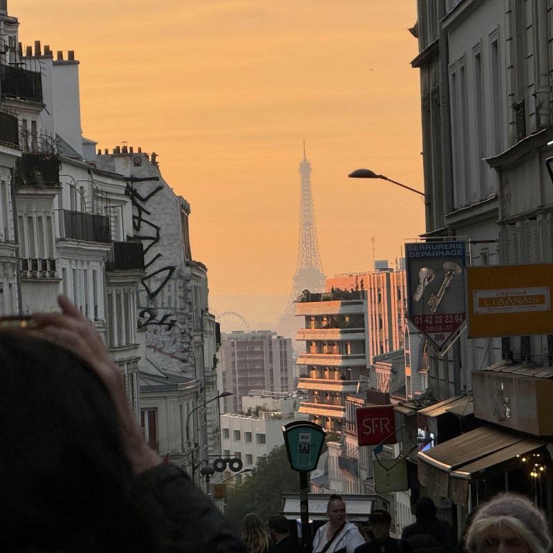 Girare per Belleville a piedi o in bicicletta regala, tra le altre cose, panorami magnifici. © Peter Yeung/Lonely Planet