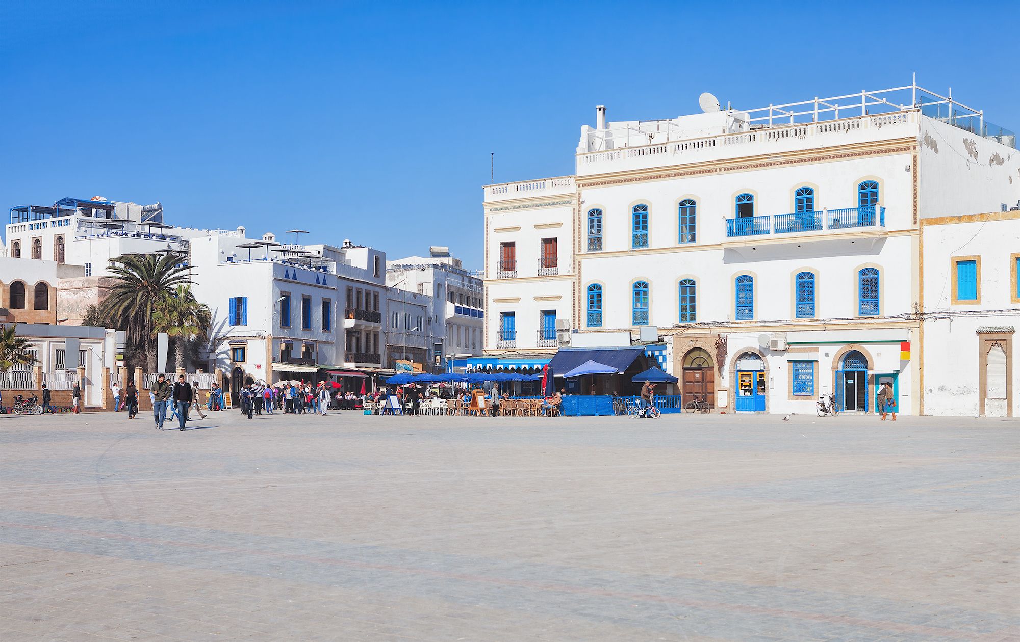 Pranzo all’aperto nella Place Moulay Hassan © Nella/Shutterstock