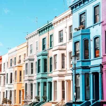 Le case colorate di Notting Hill. huesofdelahaye/Shutterstock