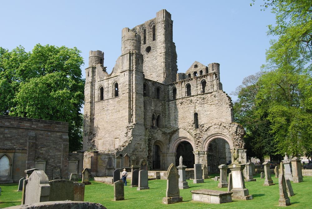 Kelso Abbey. Credits Alanf / Shutterstock