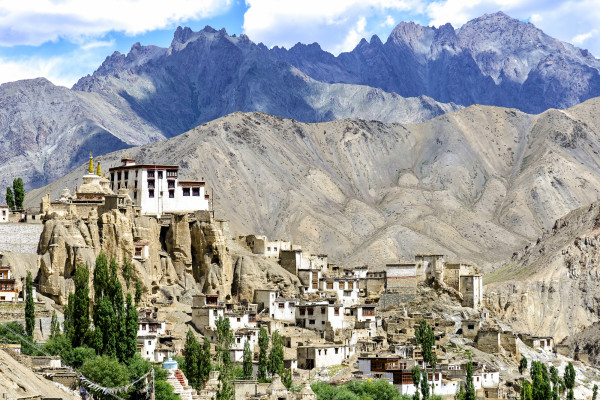 Vista panoramica del monastero Lamayuru a Ladakh, India ©Checco2