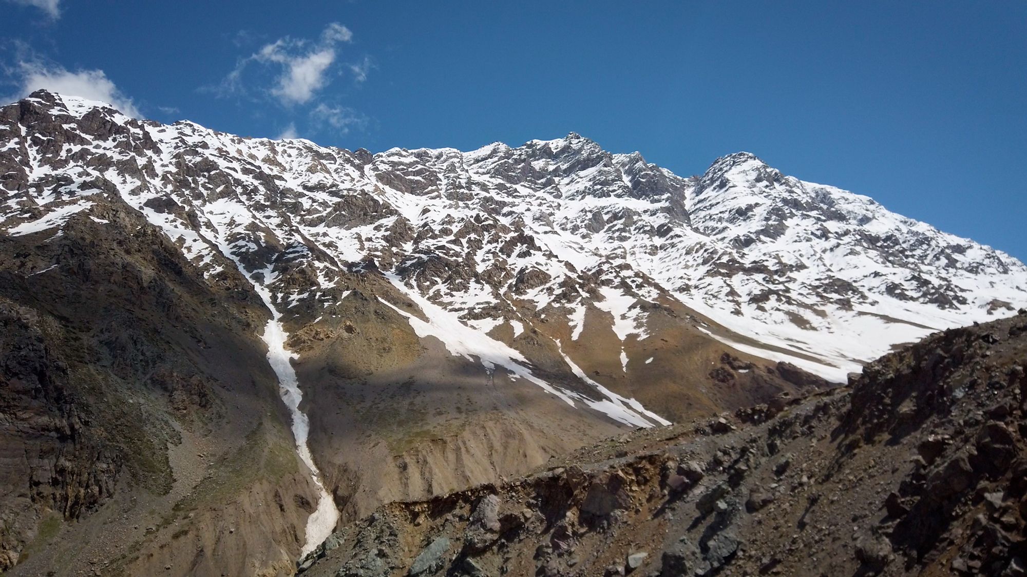Le spettacolari montagne che si possono osservare andando verso il passo Los Libertadores, tra Cile e Argentina ©Lisa Zillio