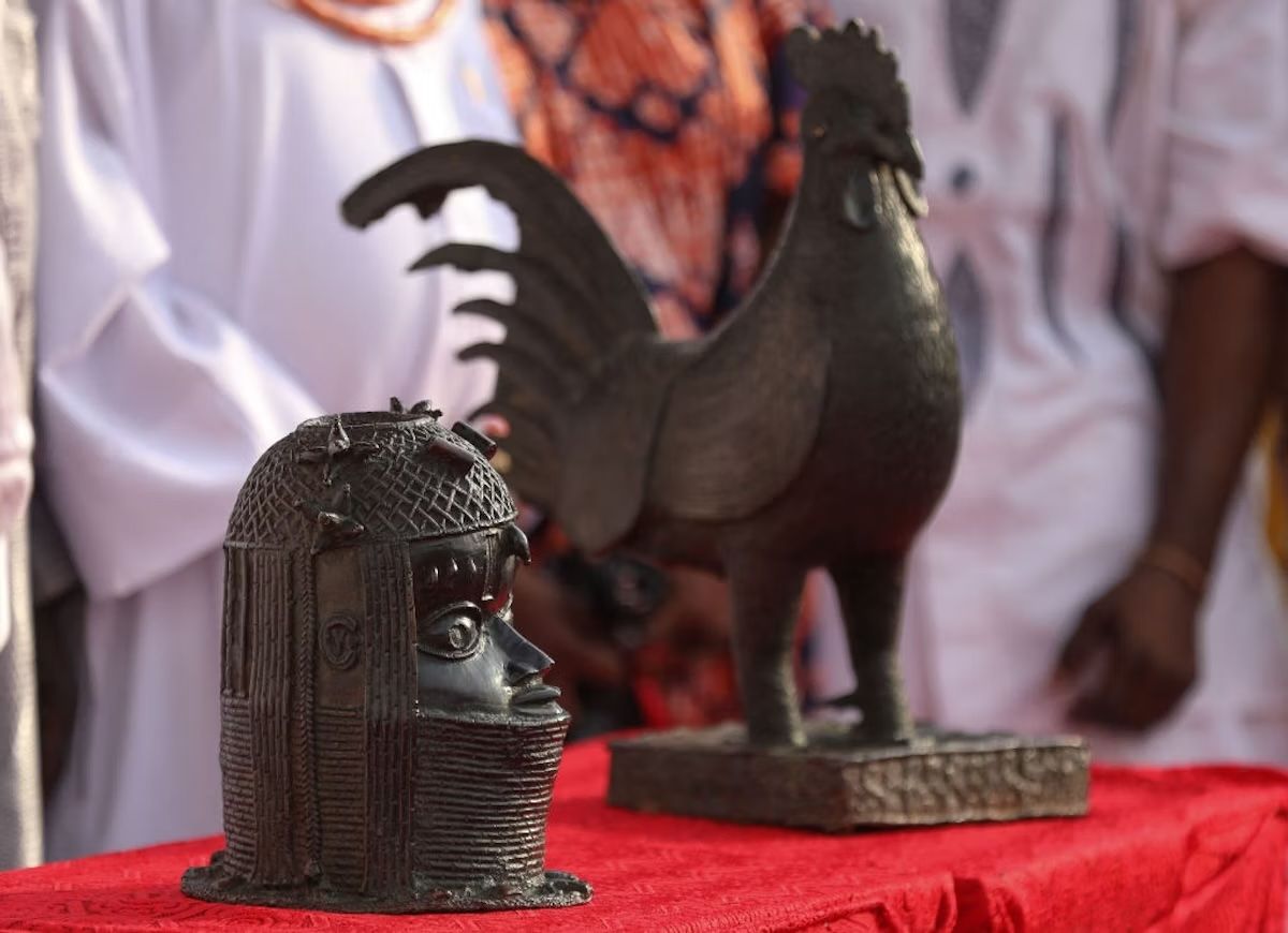 Bronzi del Benin nel palazzo dell’Oba del Benin. KOLA SULAIMON/Contributore/Getty Images
