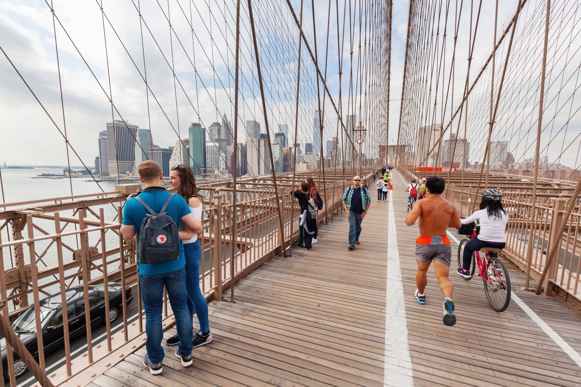 Passeggiare sul ponte di Brooklyn è un’esperienza da non perdere a New York © Christian Mueller / Shutterstock