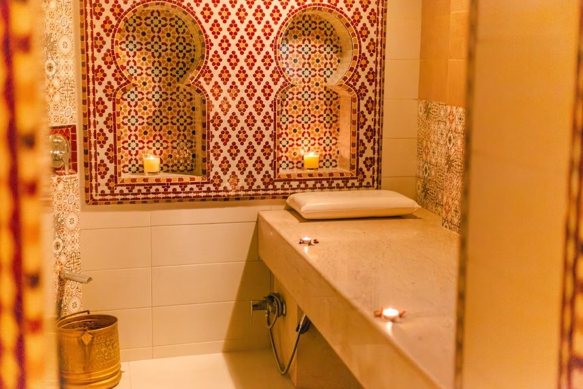 Hammam marocchino con motivi marocchini. Dragonzay Photo/Shutterstock