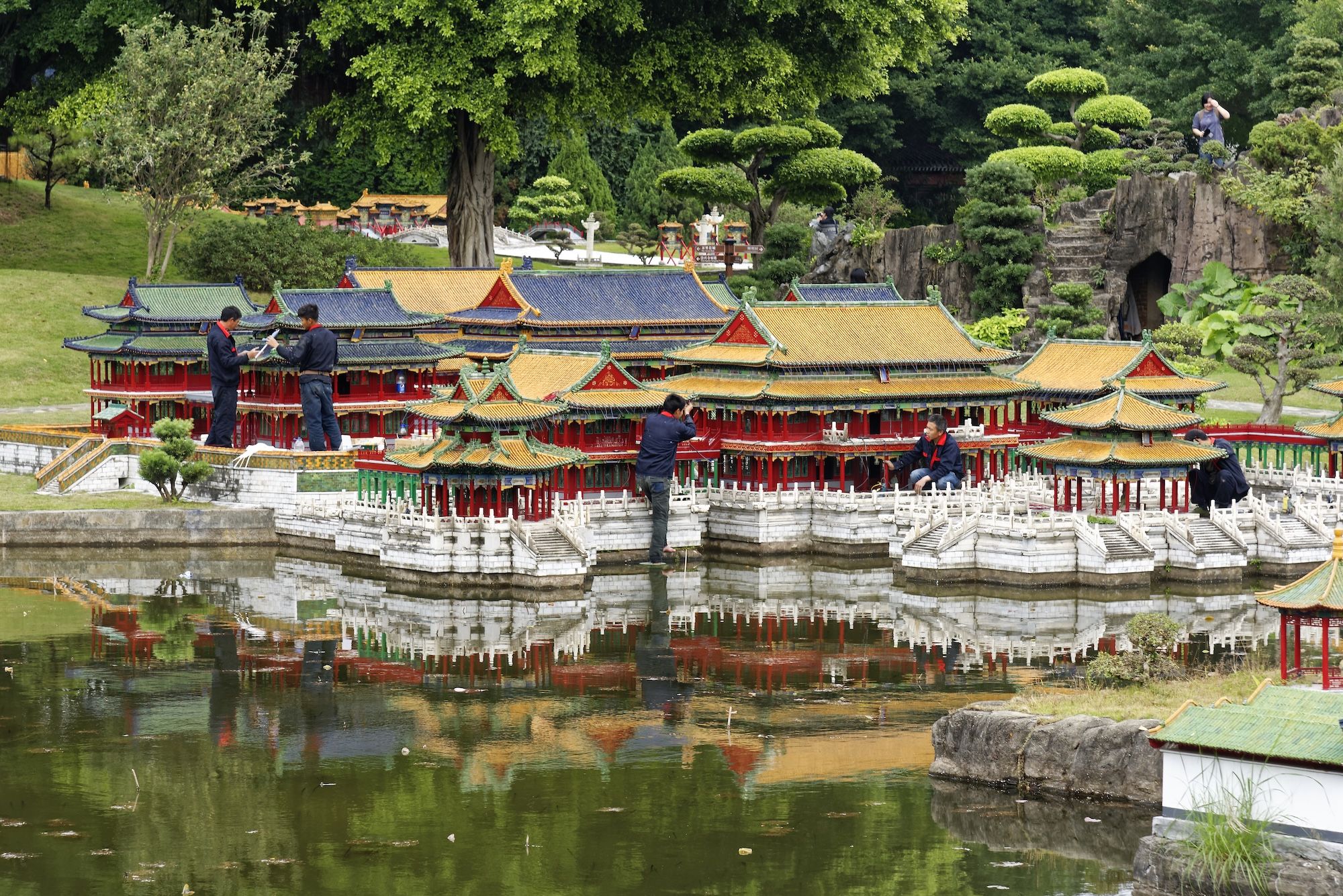 Interventi di manutenzione allo Splendid China Folk Village ©Maxfromh/Shutterstock