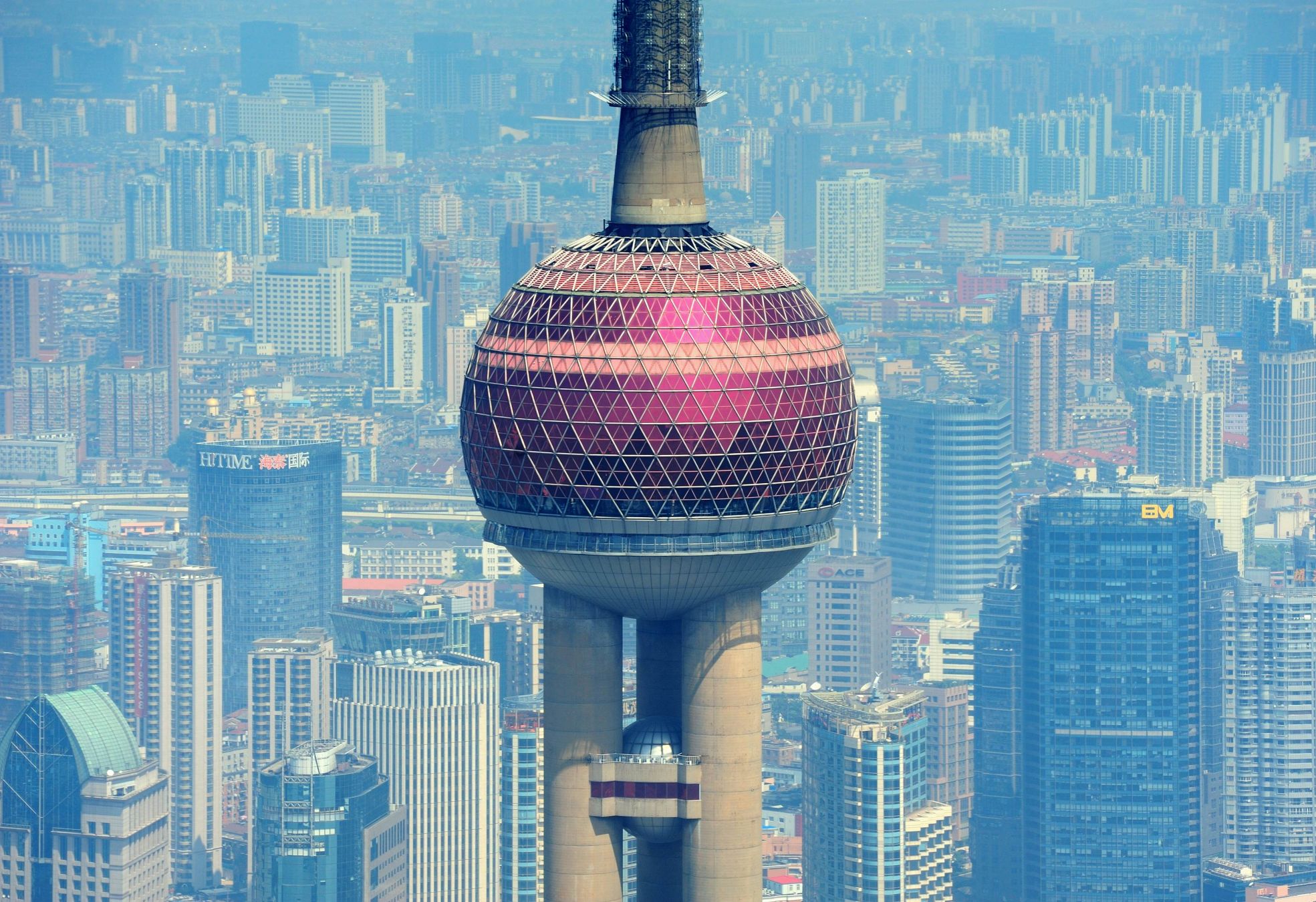 Salire sulla Oriental Pearl TV Tower è un’esperienza imperdibile. © Songquan Deng/Shutterstock