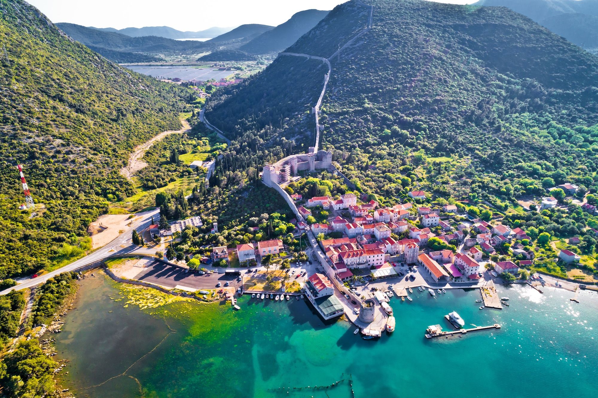 Perché andare dove vanno tutti quando si possono scoprire nuovi bellissimi angoli di mondo? © xbrchx/Shutterstock