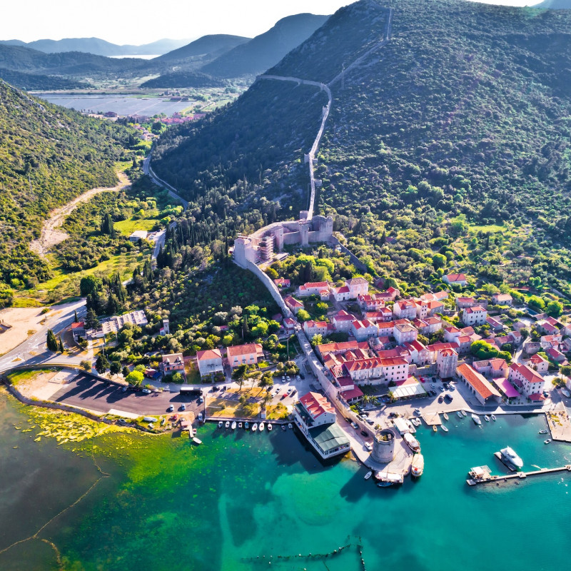 Perché andare dove vanno tutti quando si possono scoprire nuovi bellissimi angoli di mondo?  © xbrchx/Shutterstock