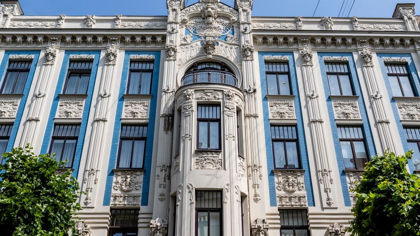 Architettura Art Nouveau in Alberta Street a Riga. Diego Grandi/Shutterstock