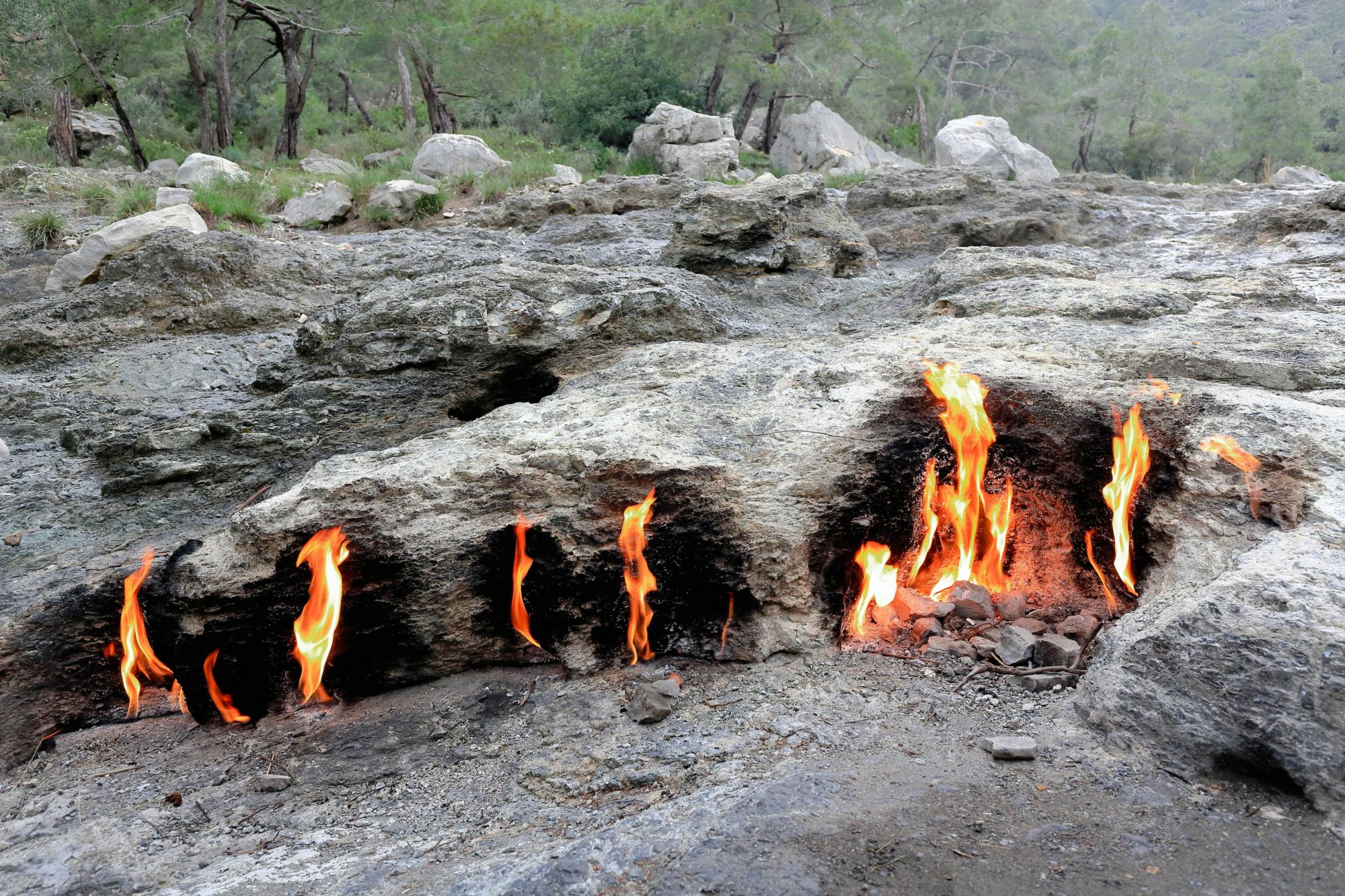Le fiamme perennemente accese sui monti sopra Olympos e Çirali. © rweisswald/Getty Images