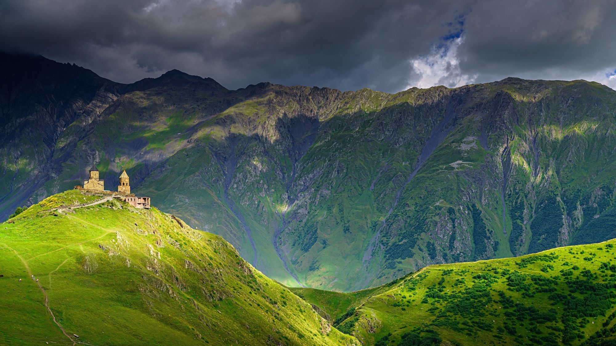 Il monte Kazbegi a Stepantsminda @merabi hd / Shutterstock