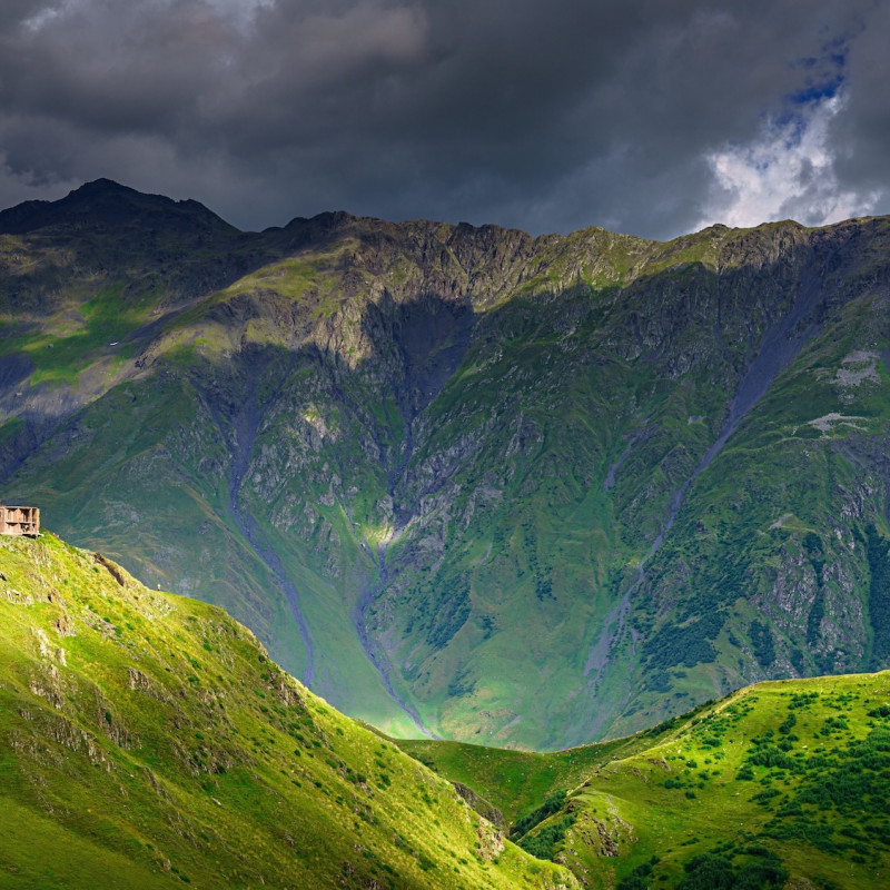 Il monte Kazbegi a Stepantsminda @merabi hd / Shutterstock