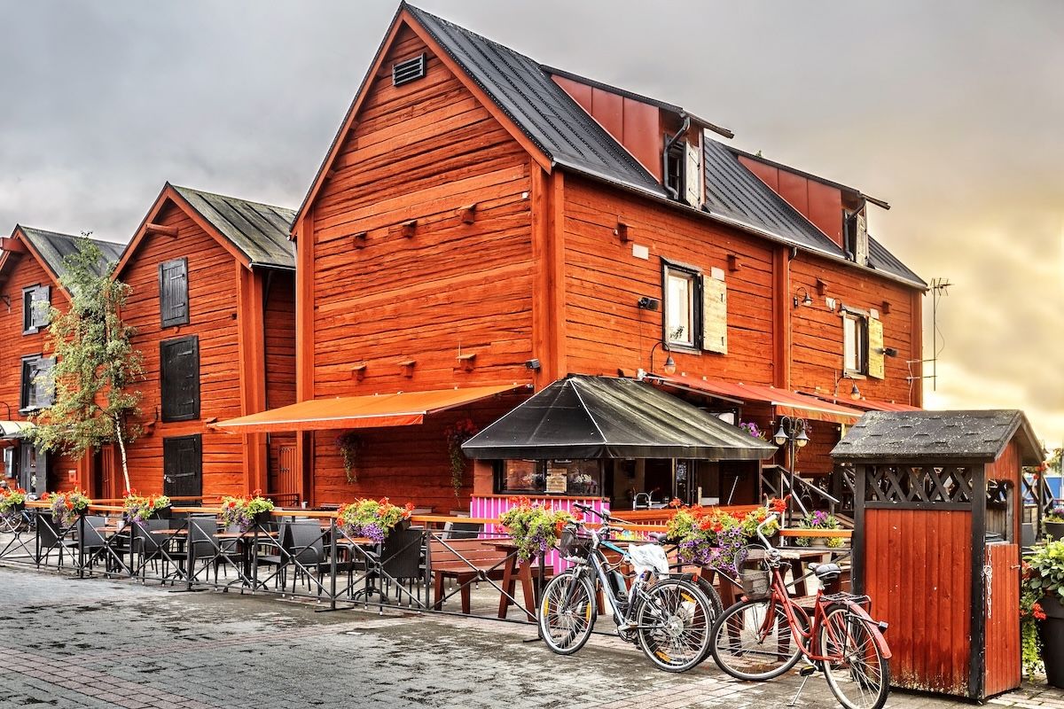 Tipiche casette di legno nel centro storico di Oulu; © May_Lana/Shutterstock
