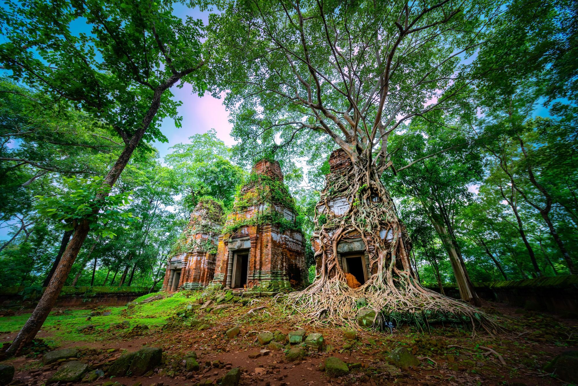 Fra i molti altri templi nella zona di Koh Ker, il Prasat Bram è davvero fantastico ©Cliff Li /Shutterstock