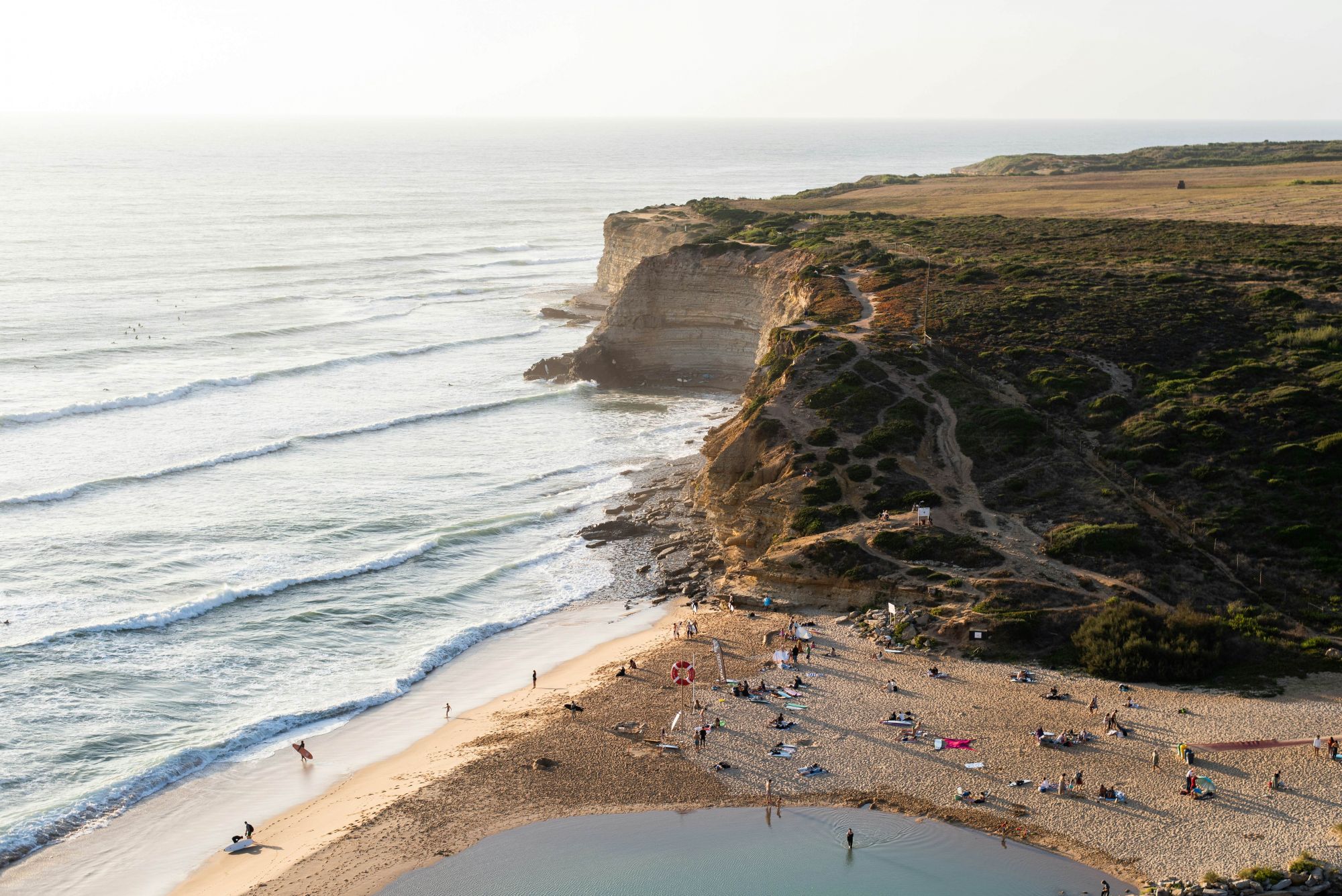 La spiaggia e le affascinanti scogliere di Ericeira. © Kerry Murray/Lonely Planet