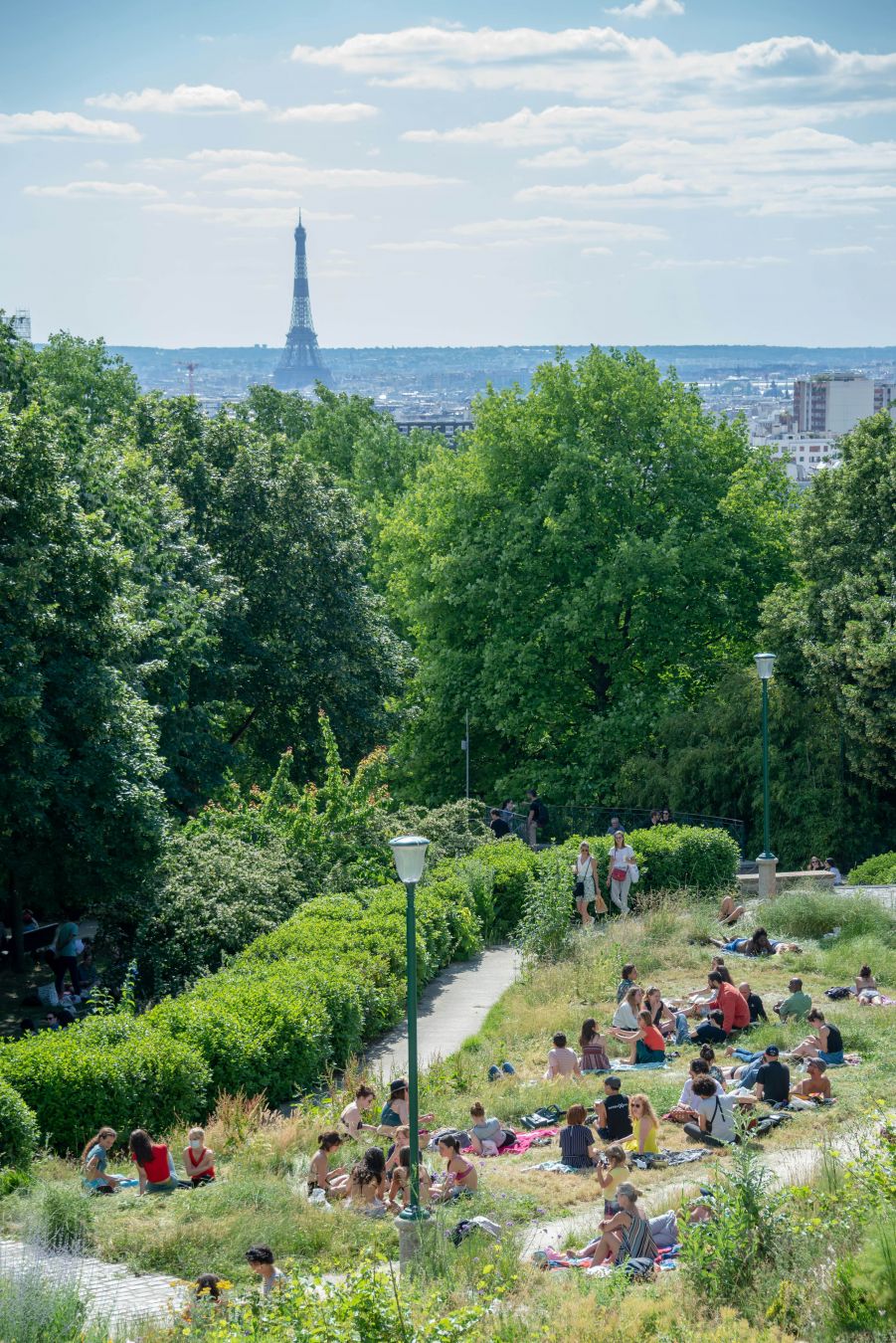 Dopo aver girovagato per le strade, potrete rilassarvi leggendo un libro al parco. © Shutterstock