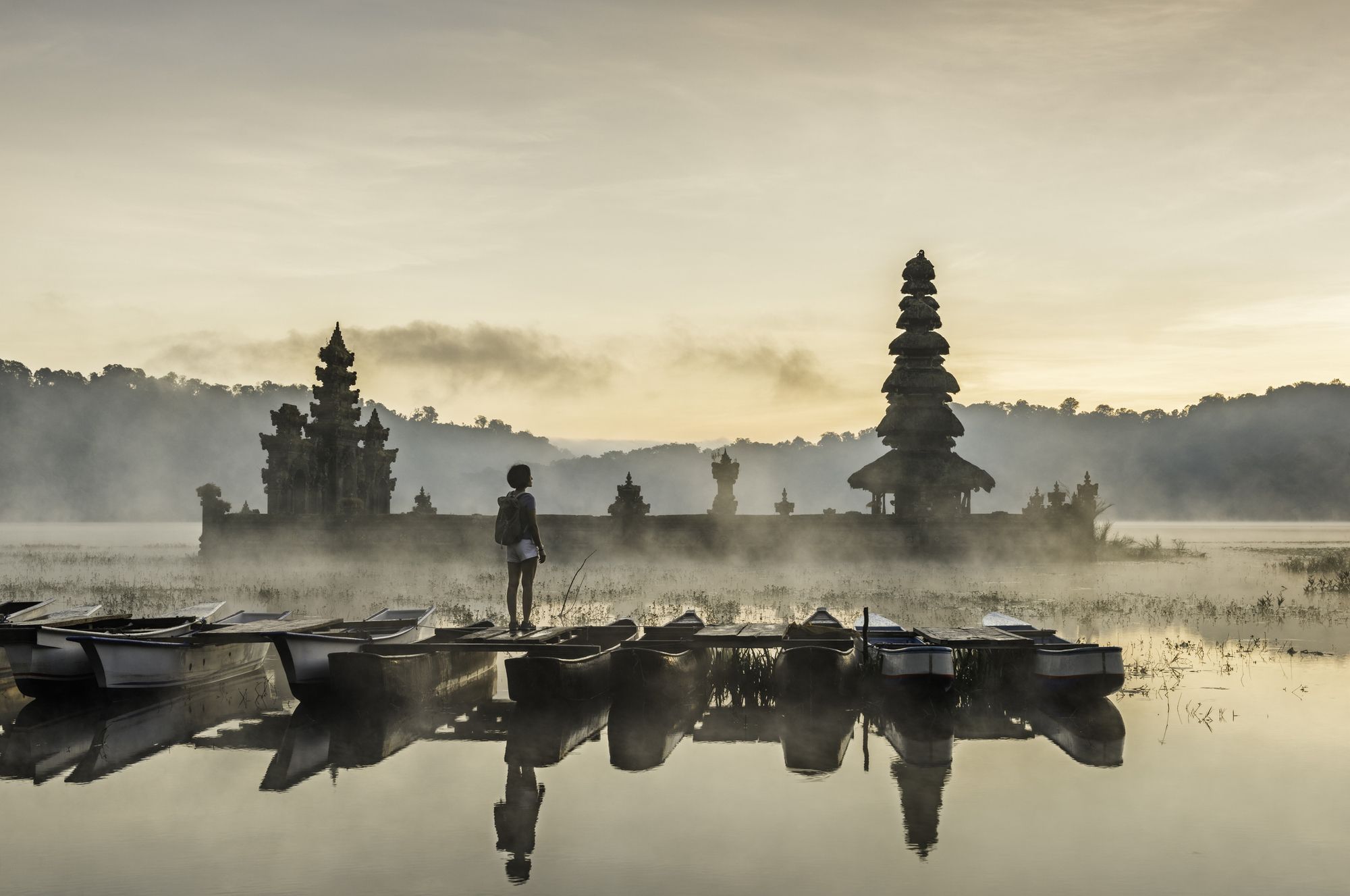 Il tempio di Tamblingan all’alba, Bali © / Getty Images