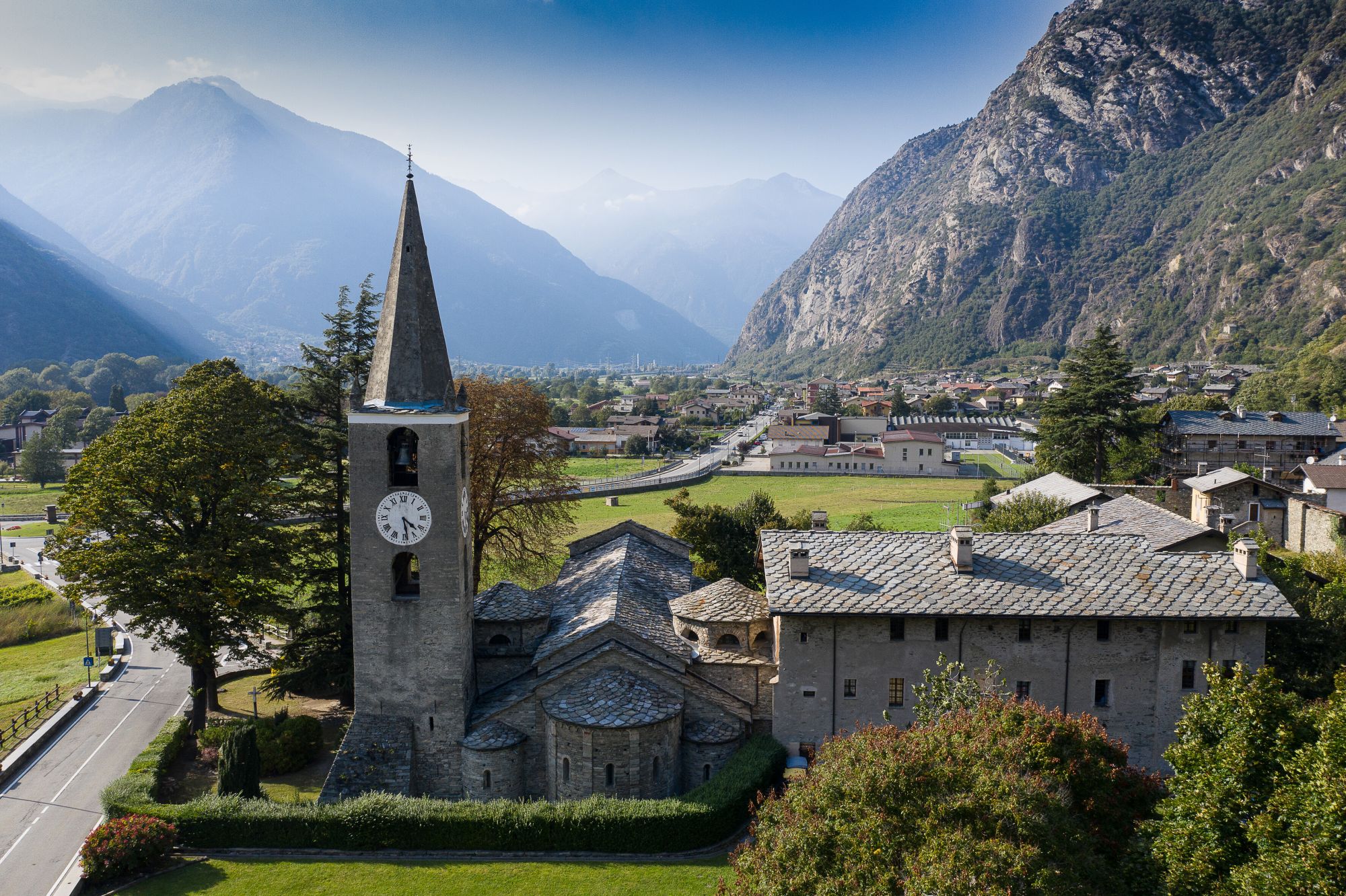 Valle d'Aosta, la chiesa di Arnad. Credits Davide Camisasca