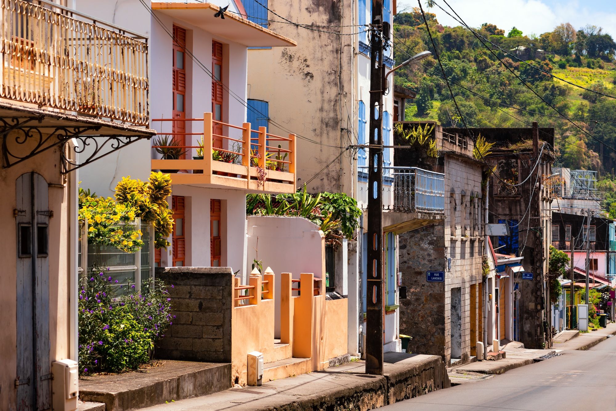 Tra le strade di Saint-Pierre © PHOTOGRAPHY IS ON/Shutterstock