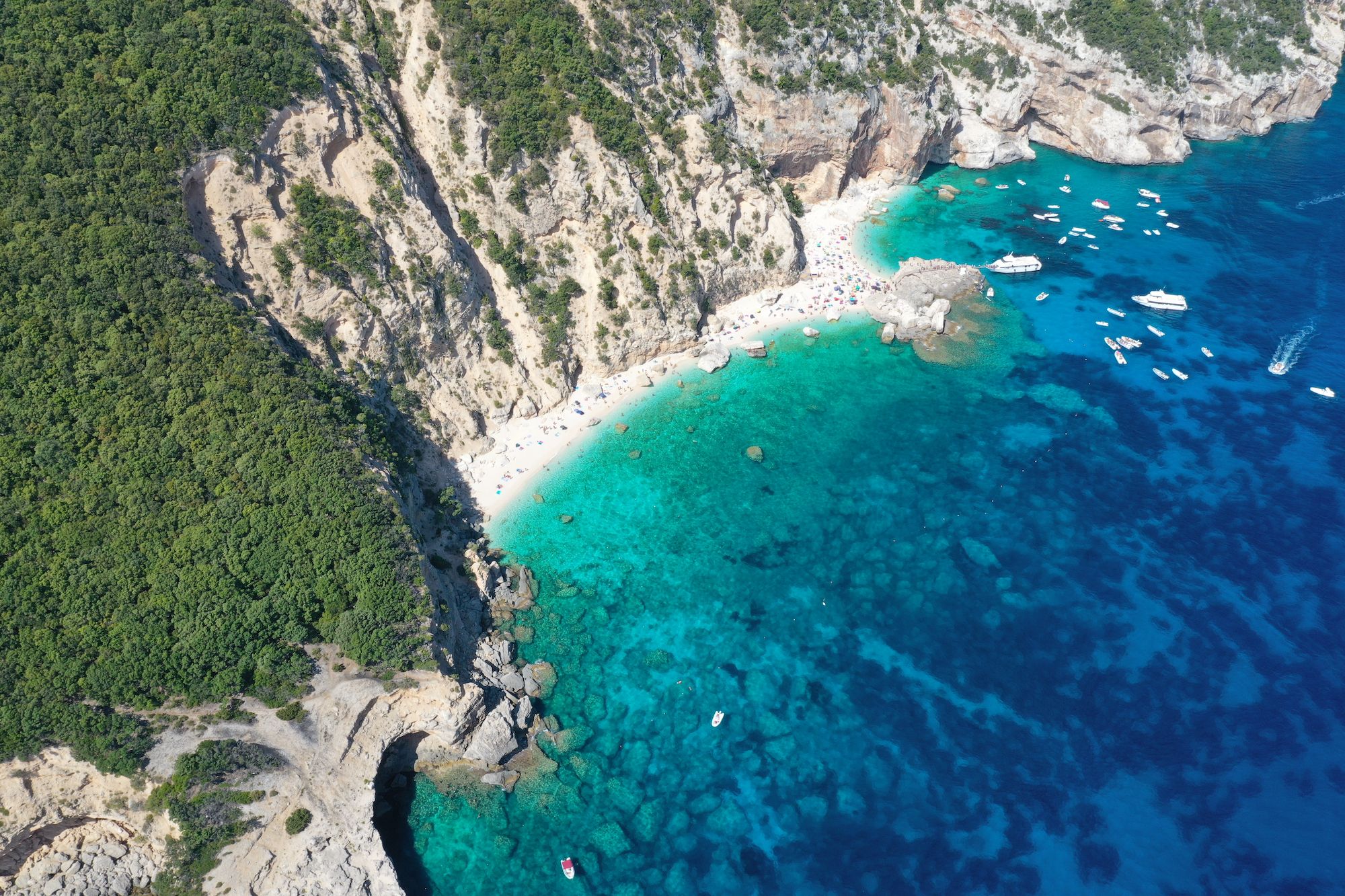 Il blu del mare di Cala dei Gabbiani ©Andrea Izzotti