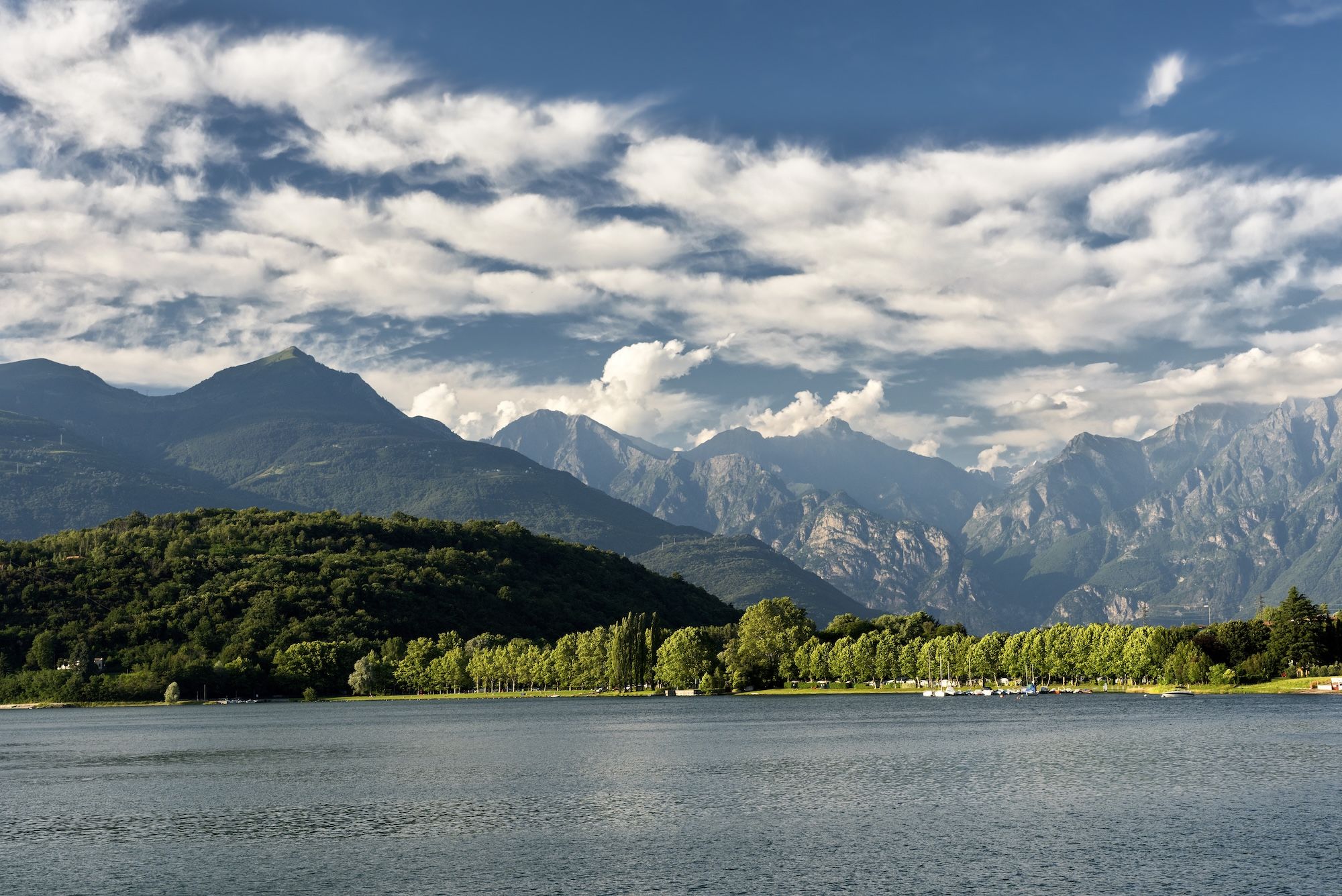 Il lago a Colico  © Claudio Giovanni Colombo/Shutterstock