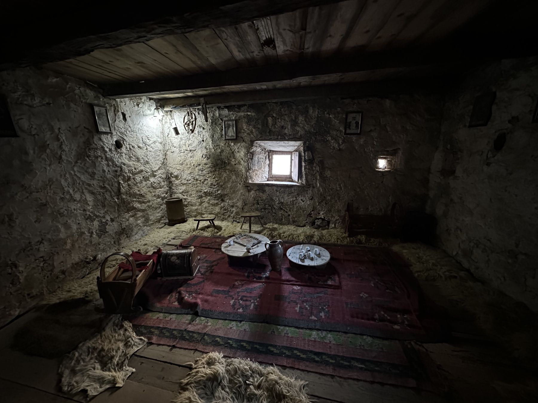 L'interno della kulla di Theth