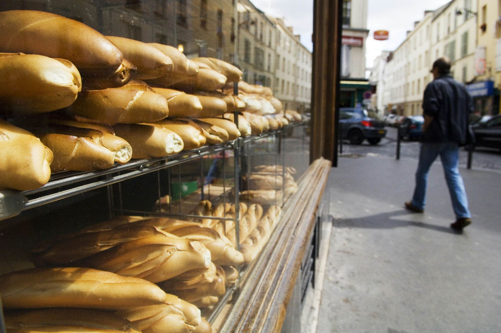 A Parigi la prima tappa del mattino è una pasticceria. © Will Salter/Lonely Planet