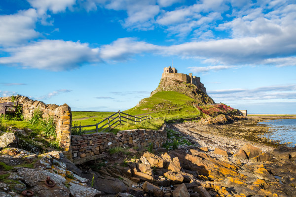 Due volte al giorno l’isola di Lindisfarne rimane isolata© Michael Conrad/Shutterstock