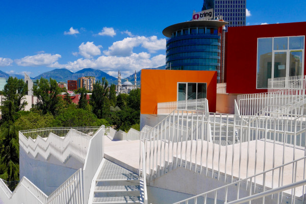 Tirana: la nuova capitale high-tec dell'Europa Orientale