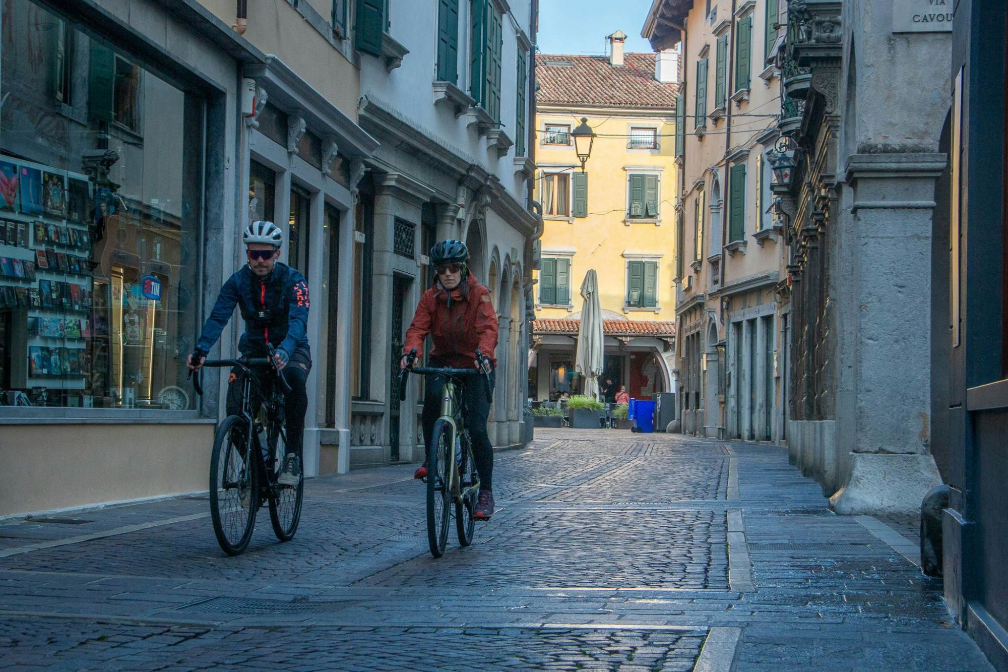 Si può percorrere la AMCR avvalendosi di guide locali. © Matevž Hribar