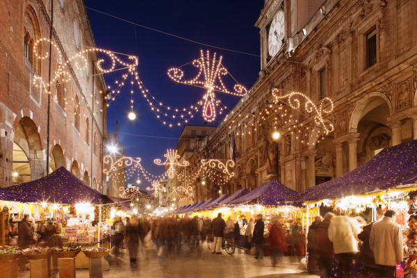 Mercatini di Natale e atmosfere magiche in Italia / Gary Yeowell / Getty Images