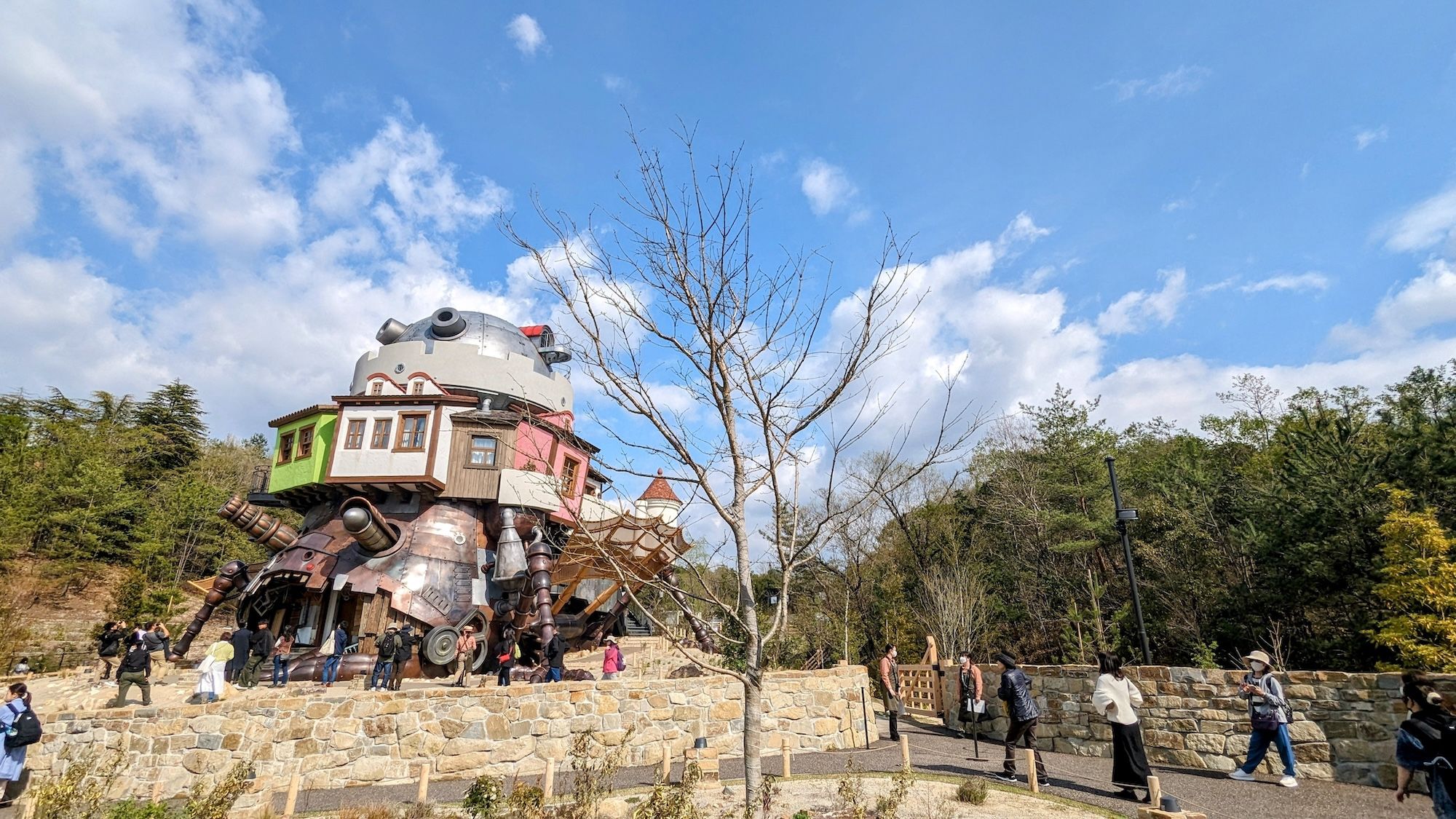 Il castello errante di Howl al Ghibli Park ©Jullian Gafar/Shutterstock