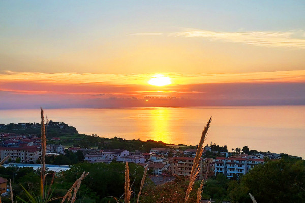 Tramonto sulla costa a Tropea